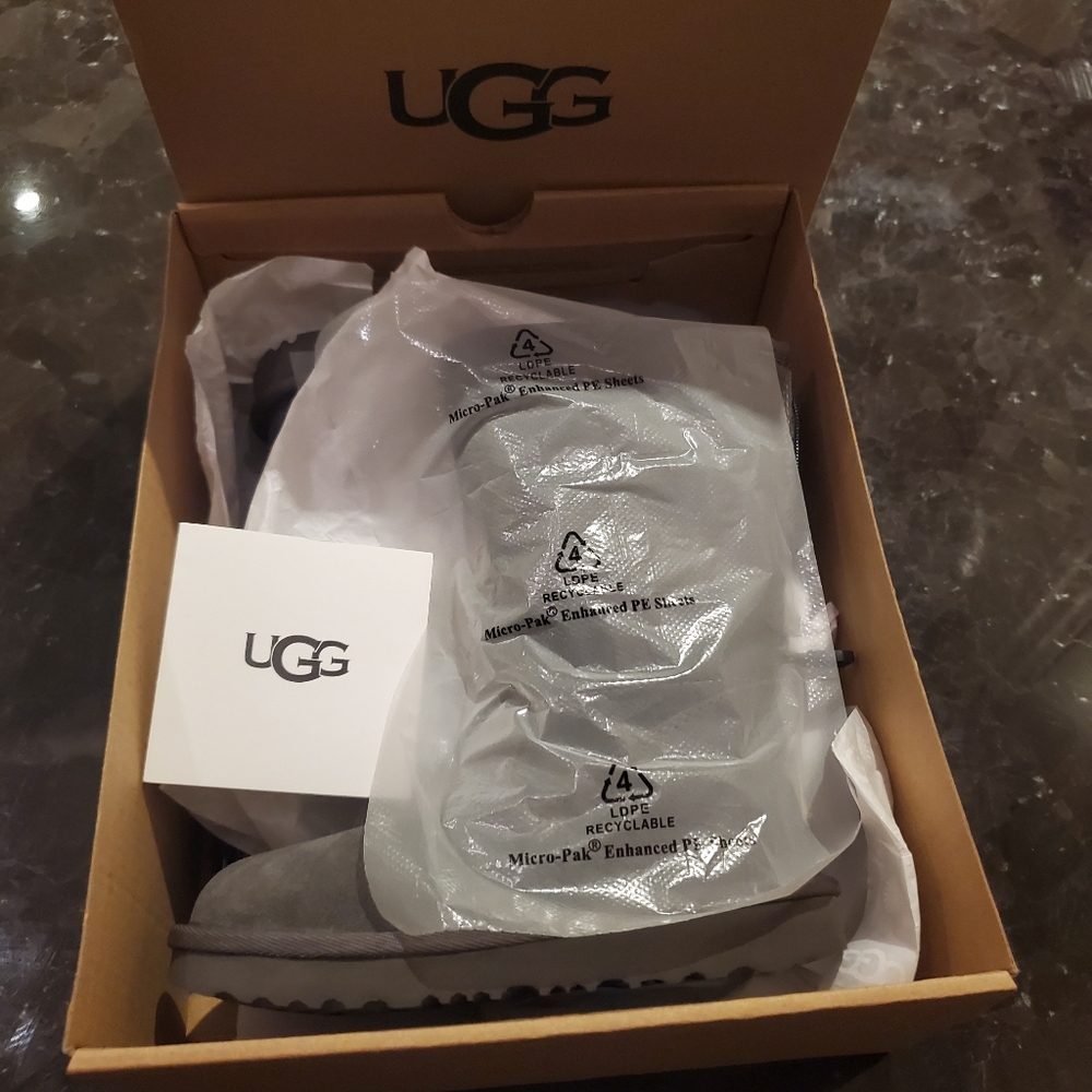 UGG - Picture 5 of 8